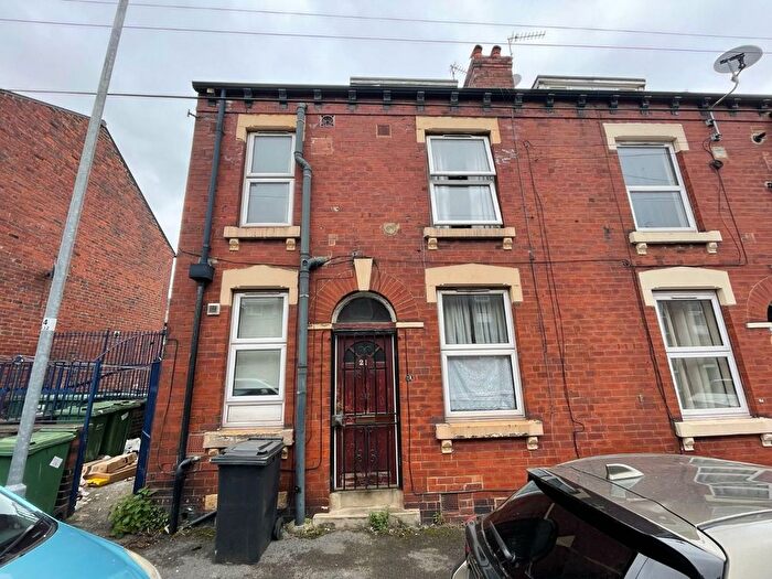 2 Bedroom Terraced House To Rent In Kelsall Grove, Leeds, LS6
