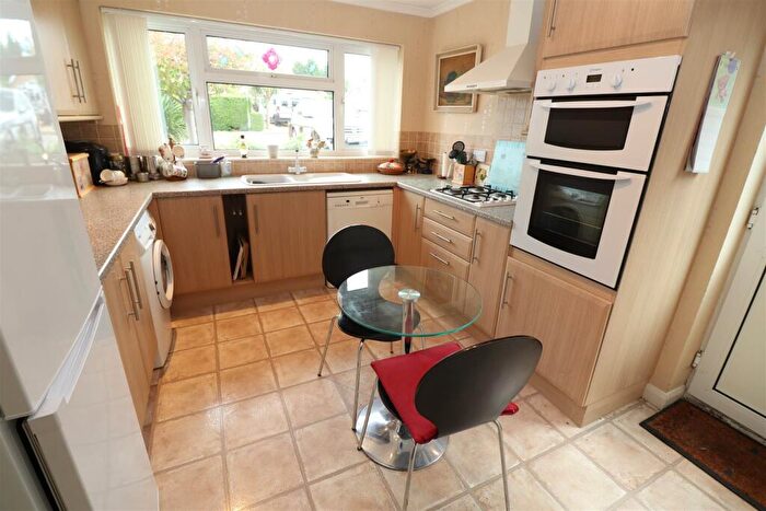 2 Bedroom Detached Bungalow For Sale In Ravensbank, Rushden, NN10