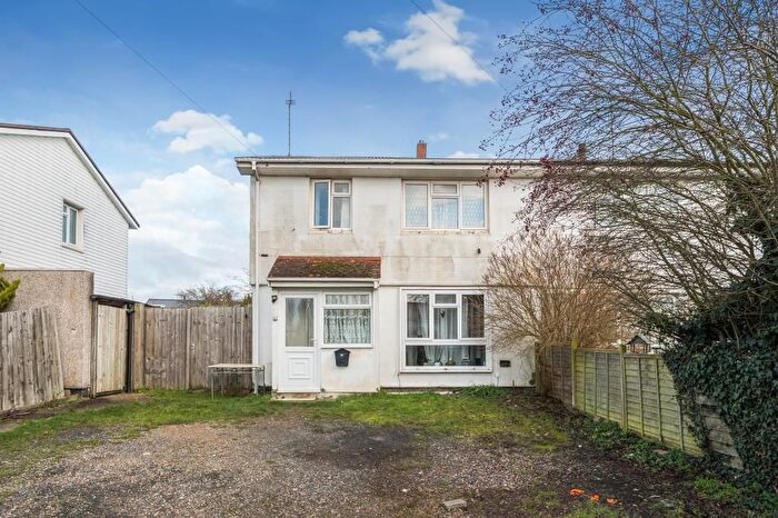 3 Bedroom Semi Detached House For Sale In Grenville Road, Aylesbury, HP21