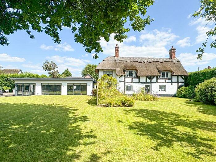 5 Bedroom Detached House For Sale In Park Road, Alrewas, DE13