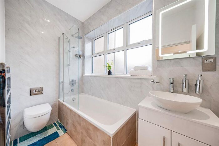 1 Bedroom Property To Rent In Hazlewood Mews, London, SW9