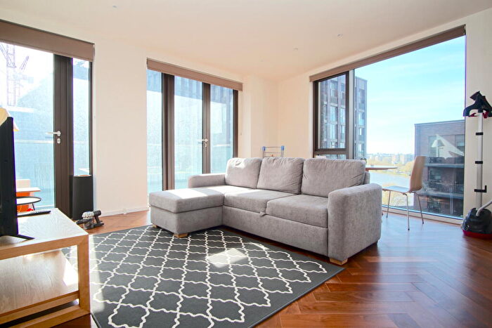 2 Bedroom Flat To Rent In Ambassador Building, New Union Square, Wandsworth, London, SW11