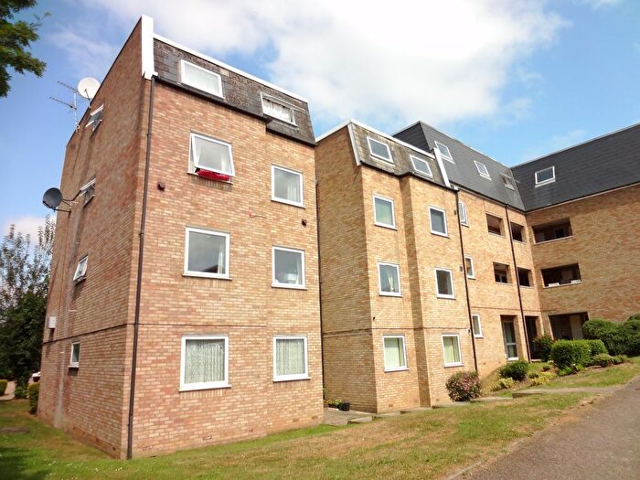 2 Bedroom Flat To Rent In Peregrine House, The Blanes, Ware, SG12