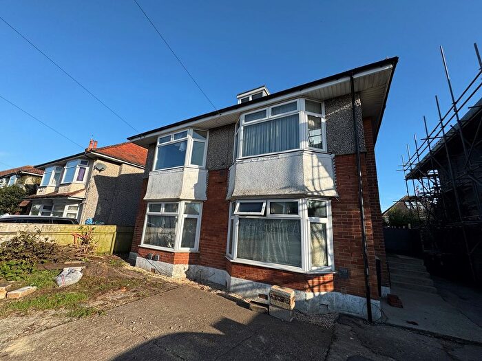 3 Bedroom Maisonette To Rent In Richmond Park Road, Bournemouth, BH8