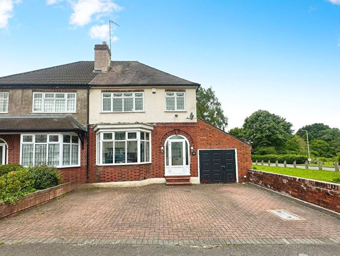 3 Bedroom Semi-Detached House For Sale In Wells Road, Wolverhampton, WV4