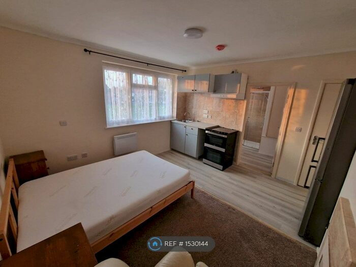 Studio To Rent In Marlowe Square, Mitcham, CR4