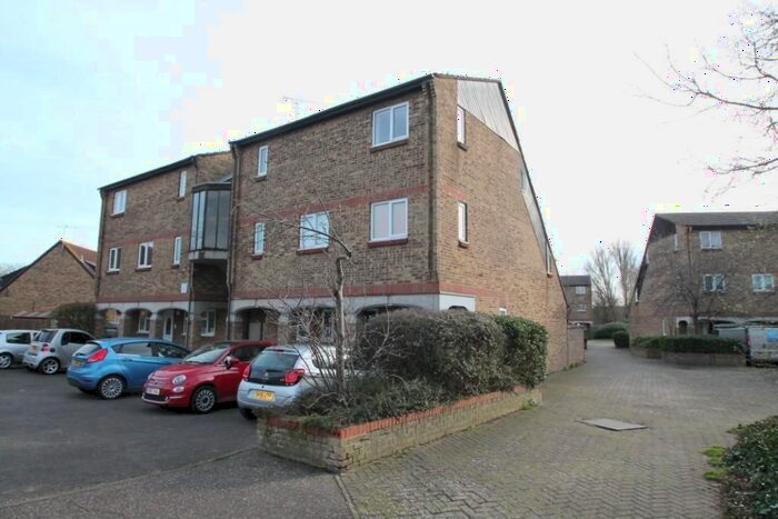 1 Bedroom Flat To Rent In Riffams Drive, Pitsea, Basildon, SS13