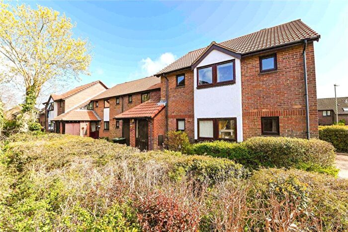 2 Bedroom Apartment For Sale In Pennywell Gardens, New Milton, BH25