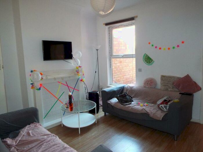 4 Bedroom Terraced House To Rent In Dawlish Road, Selly Oak, Birmingham, B29