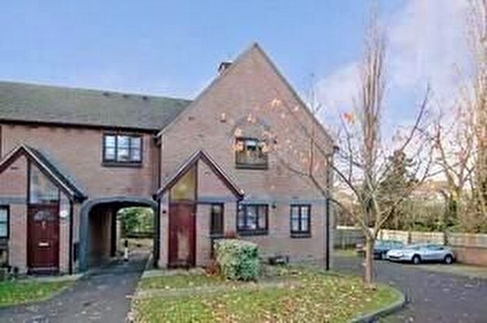 3 Bedroom Maisonette To Rent In Green Ridges, Headington, OX3