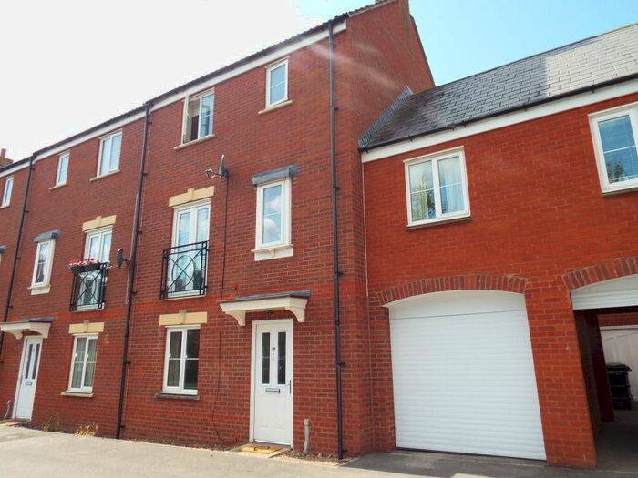 4 Bedroom House To Rent In Haydon End, SN25
