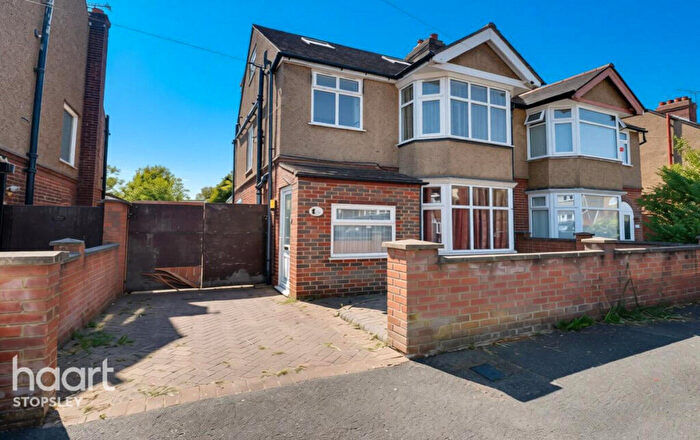 5 Bedroom Semi Detached House For Sale In Norfolk Road, Luton, LU2