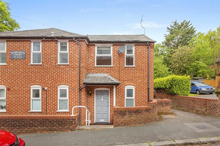 1 Bedroom Flat For Sale In Pinions Road, High Wycombe (Fully Refurbished), HP13