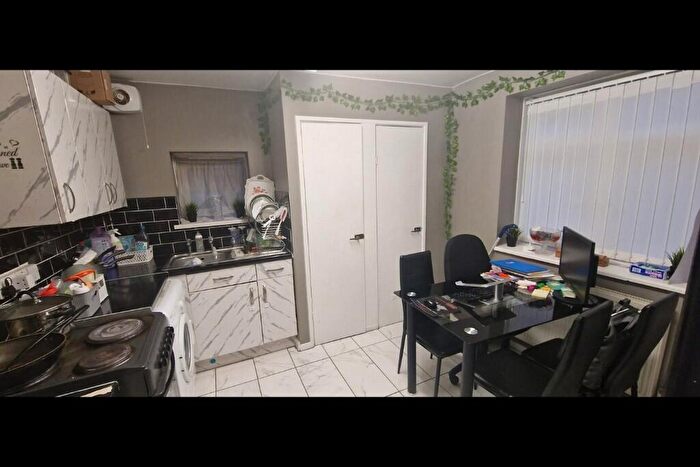 1 Bedroom Flat To Rent In Denham Road, London, N20