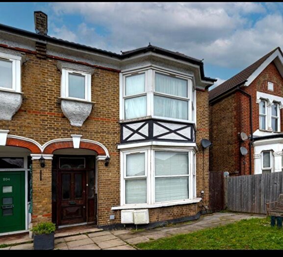 3 Bedroom Flat For Sale In Brigstock Road, Thornton Heath, CR7