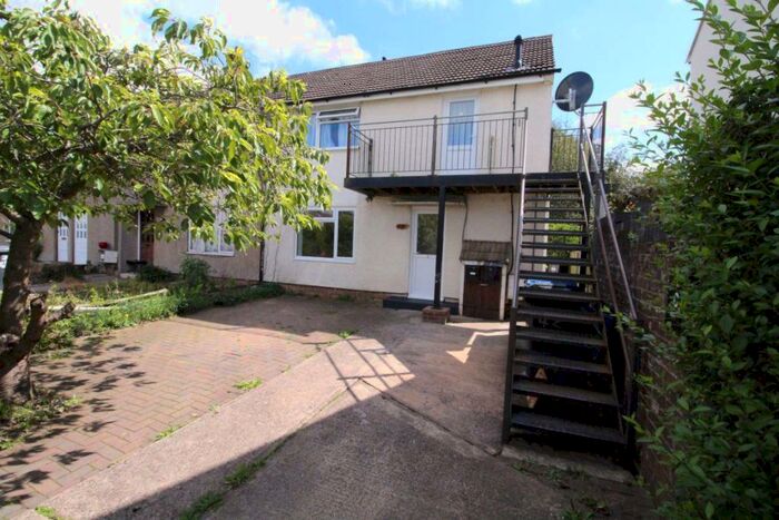 Studio To Rent In Holbrook Road, CV23