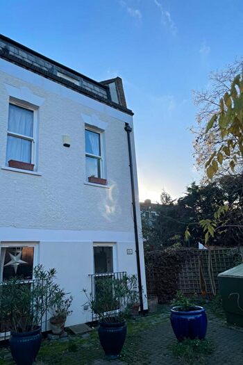 2 Bedroom End Of Terrace House For Sale In Grosvenor Park, Camberwell, SE5