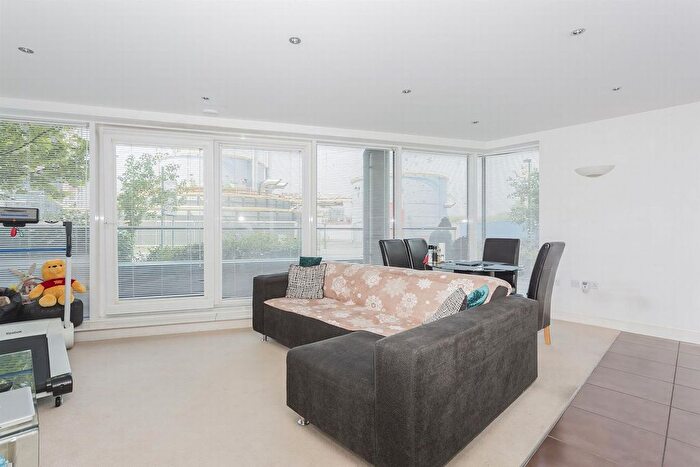 1 Bedroom Flat To Rent In Alaska Apartments, Royal Victoria Dock, E16