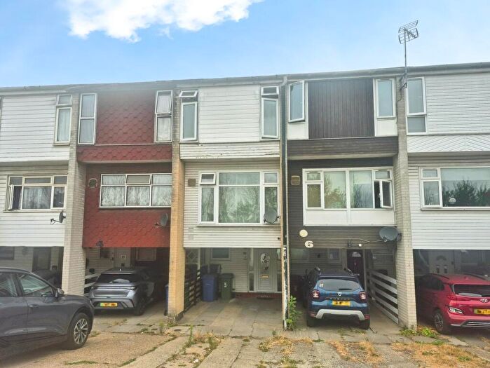 3 Bedroom Town House For Sale In Marisco Close, Chadwell, RM16