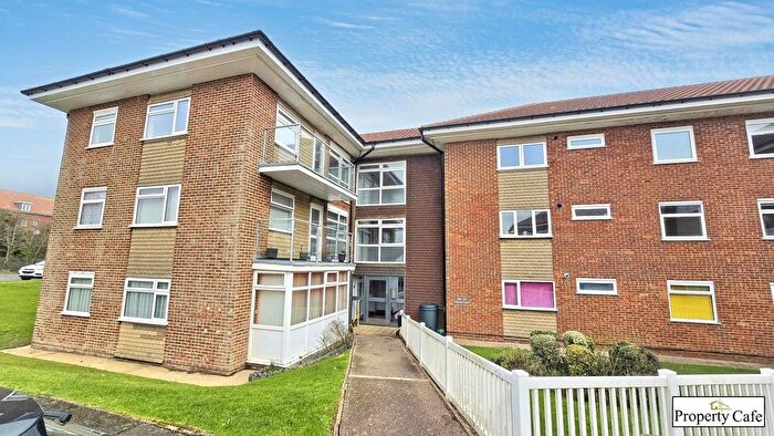 2 Bedroom Flat For Sale In Sutton Place, Bexhill-On-Sea, TN40