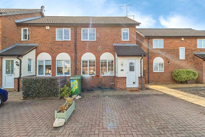 3 Bedroom End Of Terrace House For Sale In St Georges Close, Leighton Buzzard, LU7