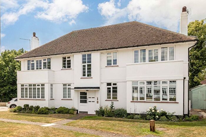 2 Bedroom Flat To Rent In Thames Street, Hampton, TW16