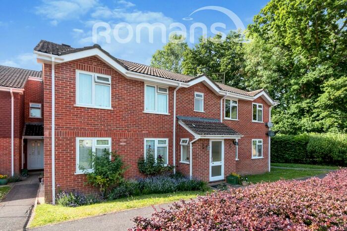 2 Bedroom Apartment To Rent In Birch Grove Hook, RG27