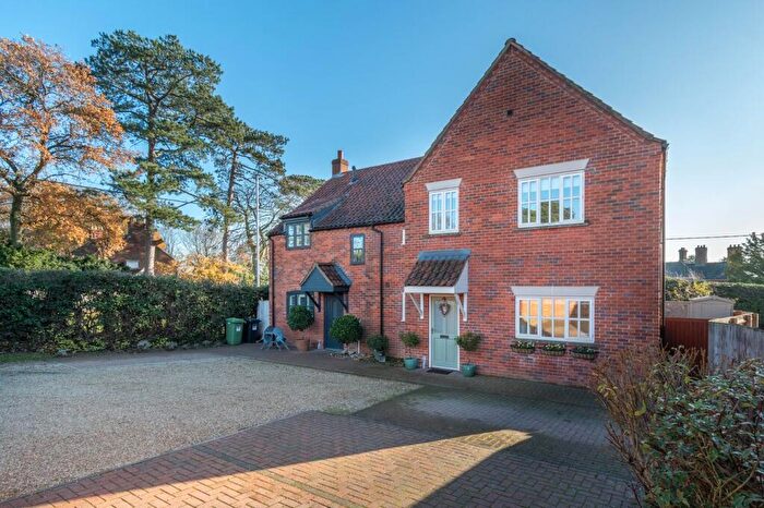 3 Bedroom Semi Detached House For Sale In Dewing Close, Fakenham, NR21