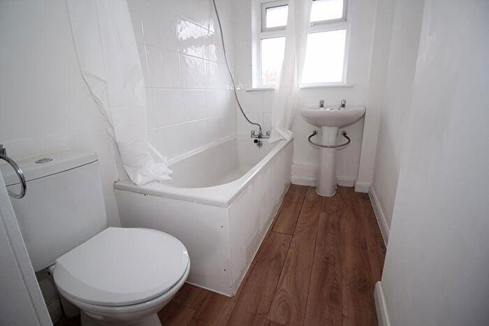 2 Bedroom Flat To Rent In Claylands Road, Bishops Waltham, SO32