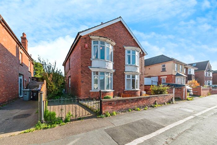 3 Bedroom Semi-detached House For Sale In Harlaxton Road, Grantham, NG31