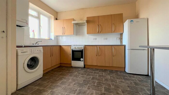 2 Bedroom Flat To Rent In Westmount Centre, Uxbridge Road, Hayes, UB4