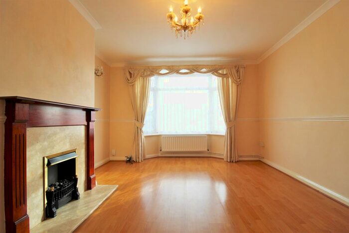 3 Bedroom End Of Terrace House To Rent In Winchcomb Gardens, Eltham, London, SE9