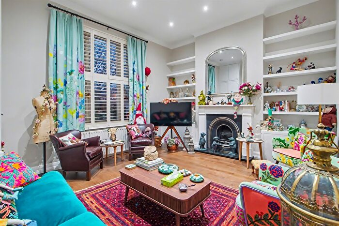 2 Bedroom Flat For Sale In Prince Of Wales Road, Kentish Town, NW5