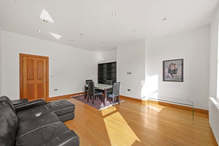 2 Bedroom Flat To Rent In Christchurch Avenue, Kilburn, NW6