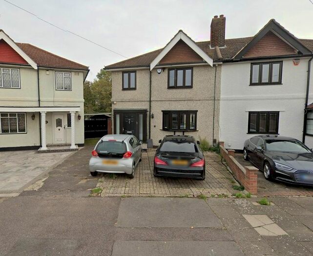 4 Bedroom Property To Rent In Hall Road, Chadwell Heath, Romford, RM6