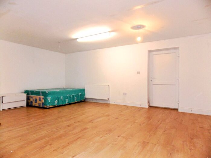 1 Bedroom Studio To Rent In Vicarage Farm Road, Heston, Hounslow, TW5