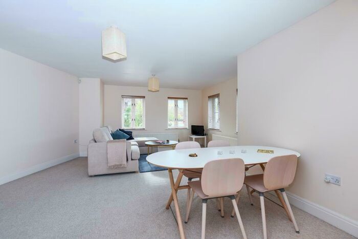 2 Bedroom Apartment To Rent In Ascot, Berkshire, SL5