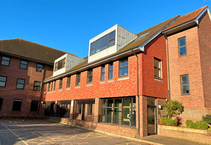 1 Bedroom Apartment To Rent In Station Road, Henley-On-Thames, Oxfordshire, RG9