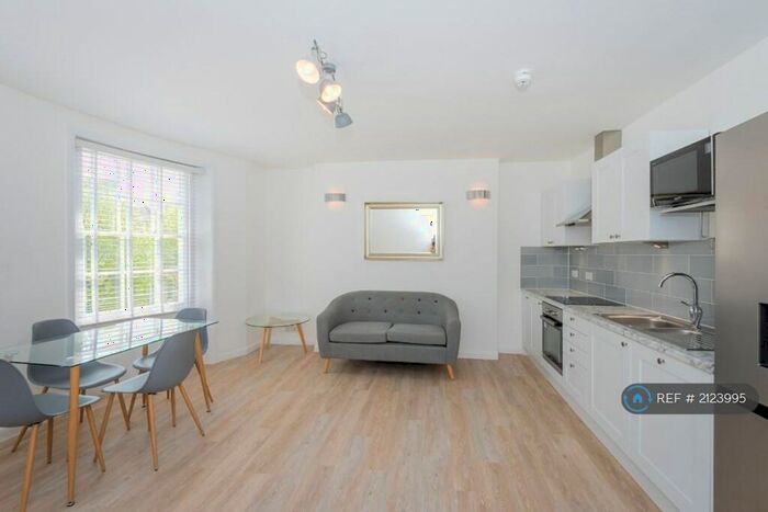 3 Bedroom Maisonette To Rent In Upper Rock Gardens, Brighton, BN2