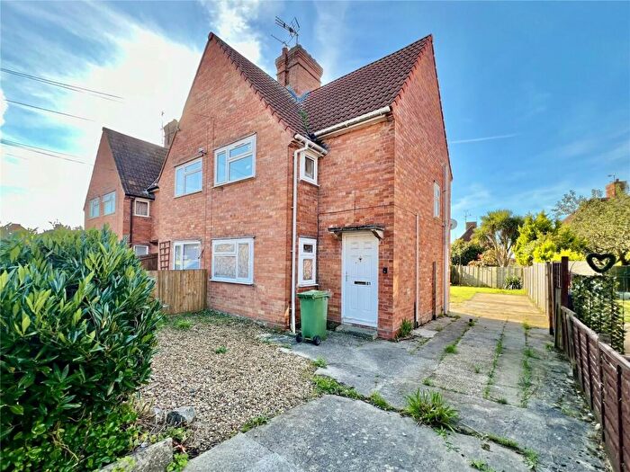 2 Bedroom House To Rent In Yeovil, BA21