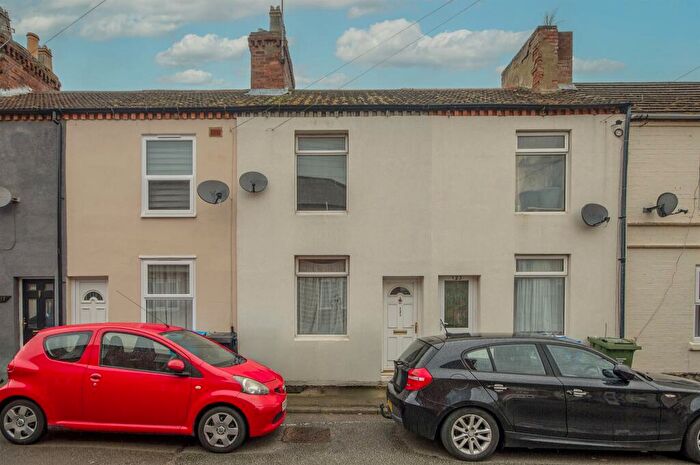 2 Bedroom Terraced House For Sale In Havelock Street, Kettering, NN16