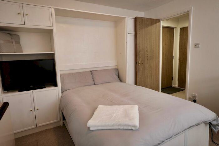 Studio To Rent In Selhurst Close, London, SW19