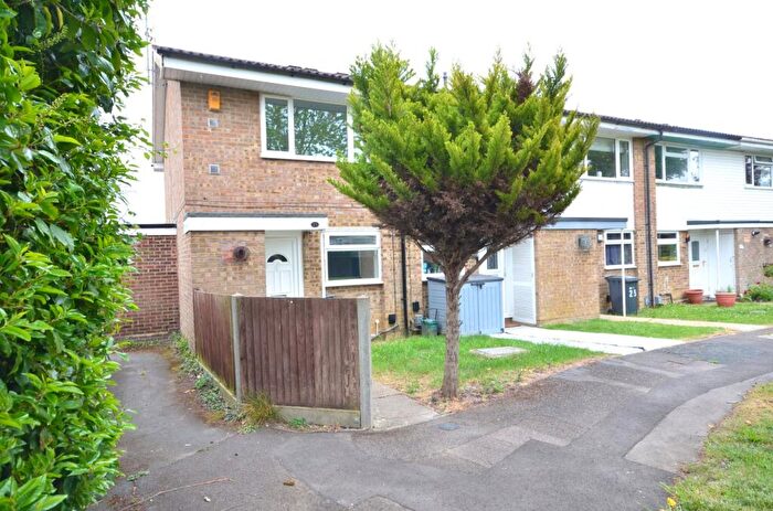2 Bedroom End Of Terrace House For Sale In Loddon Way, Ash, GU12