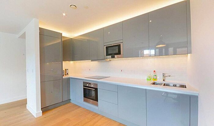 2 Bedroom Flat To Rent In Blackwood Apartments, Elephant And Castle, London, SE17