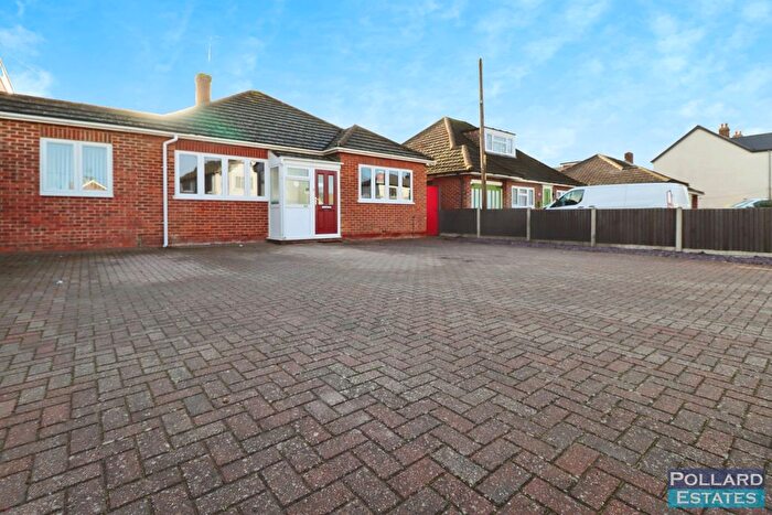 2 Bedroom Detached Bungalow For Sale In Lower Rainham Road, Rainham, ME8