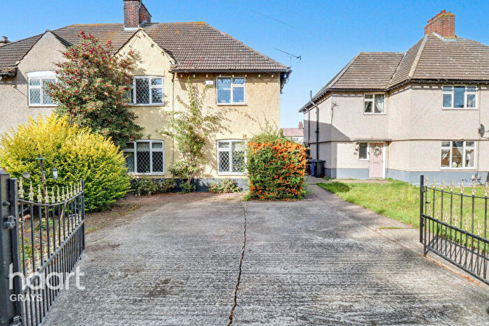 3 Bedroom Semi-Detached House For Sale In Raphael Avenue, Tilbury, RM18