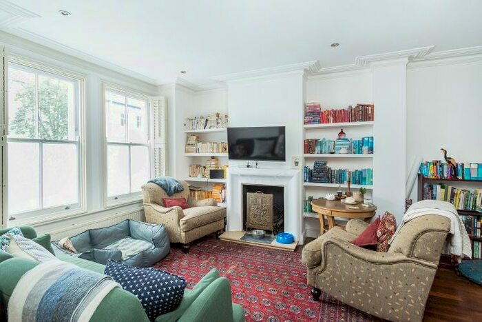 3 Bedroom Flat To Rent In Horder Road, Fulham, London, SW6