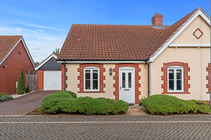 2 Bedroom Semi Detached Bungalow For Sale In Pilch Close, Near Bracondale, Norwich, NR1