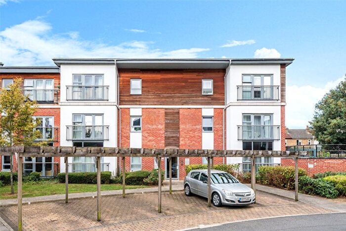 2 Bedroom Flat For Sale In Derwent Court, Riverside Close, Romford, RM1