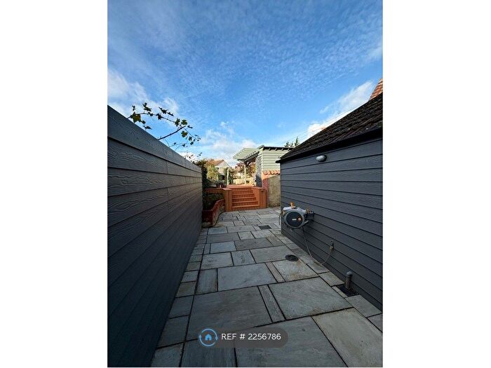 1 Bedroom Flat To Rent In Wear Bay Road, Folkestone, CT19